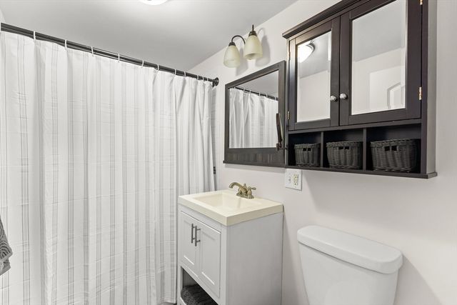 33 White St, Raynham, MA 02767