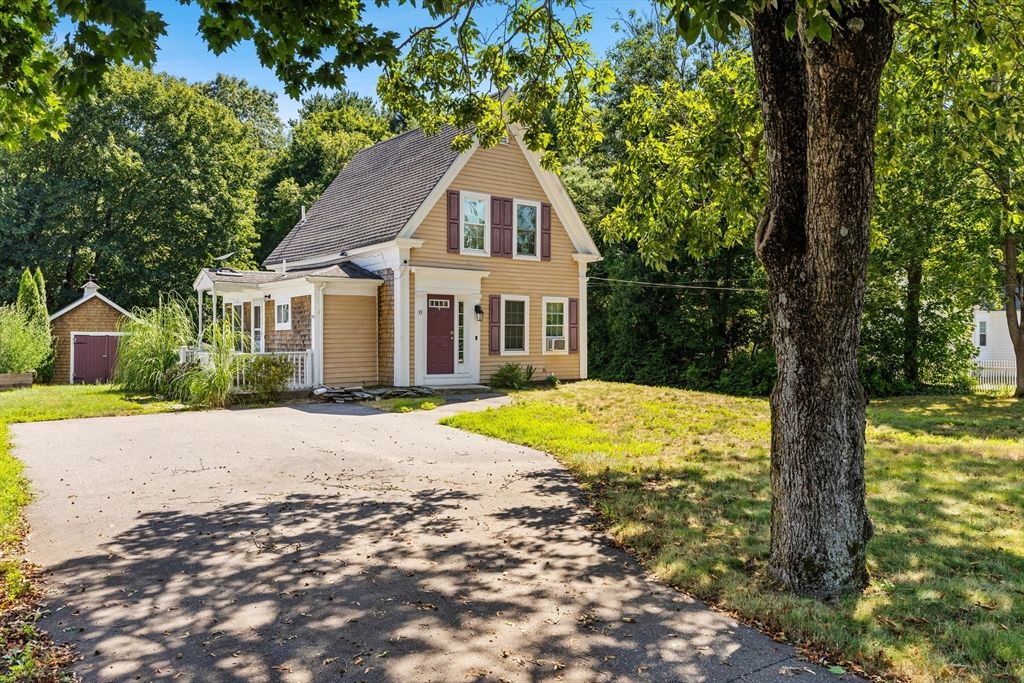 33 White St, Raynham, MA 02767
