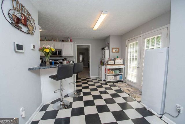 67 Roger Arnold Road, Grantville, GA 30220
