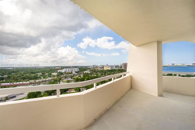 1000 Quayside Ter PH9, Miami, FL 33138