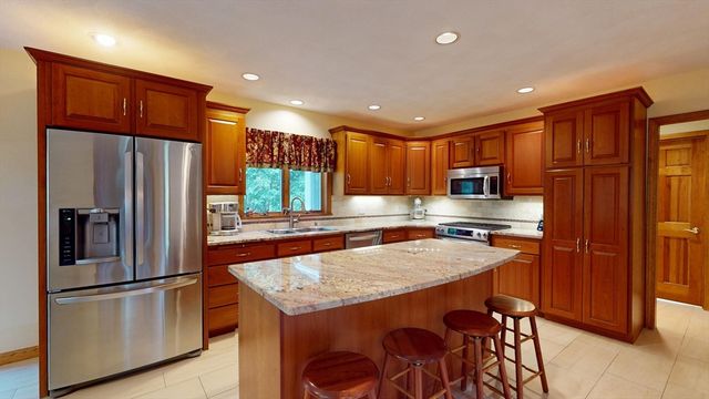 17 James Ave, Middleton, MA 01949