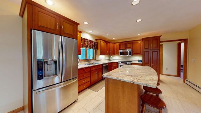 17 James Ave, Middleton, MA 01949