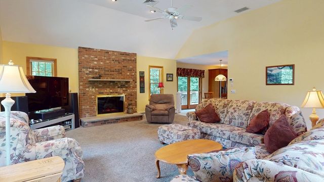 17 James Ave, Middleton, MA 01949