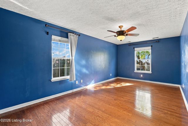 9008 Sagebrush Ct, Louisville, KY 40228