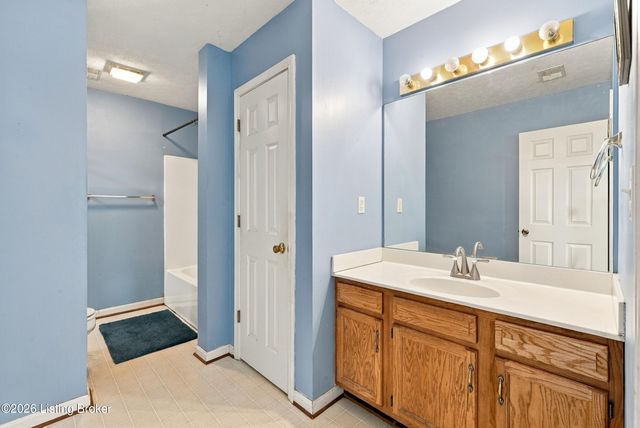9008 Sagebrush Ct, Louisville, KY 40228