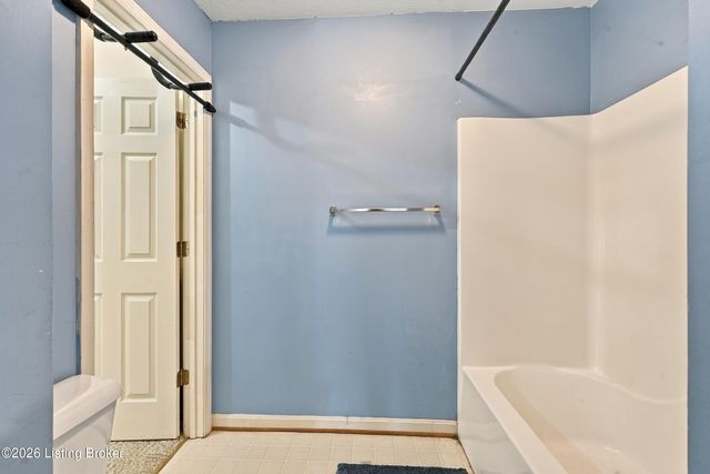 9008 Sagebrush Ct, Louisville, KY 40228