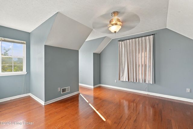 9008 Sagebrush Ct, Louisville, KY 40228