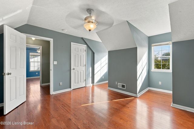 9008 Sagebrush Ct, Louisville, KY 40228