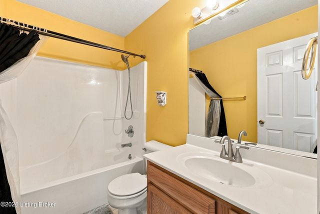 9008 Sagebrush Ct, Louisville, KY 40228