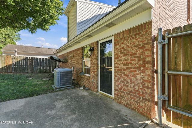 9008 Sagebrush Ct, Louisville, KY 40228