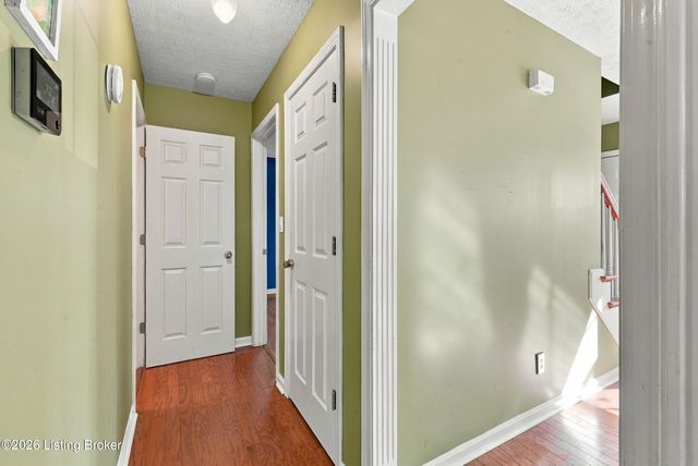 9008 Sagebrush Ct, Louisville, KY 40228