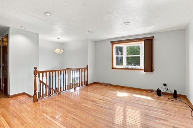 30 Parsons Hill Dr, Worcester, MA 01603
