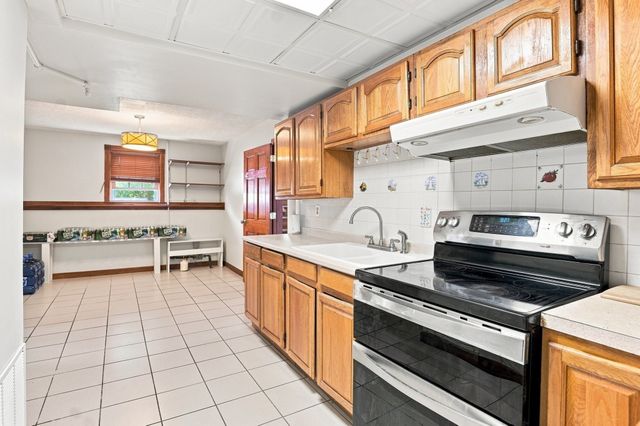 30 Parsons Hill Dr, Worcester, MA 01603