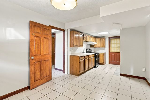 30 Parsons Hill Dr, Worcester, MA 01603