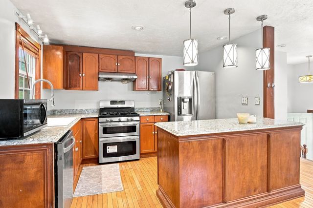 30 Parsons Hill Dr, Worcester, MA 01603