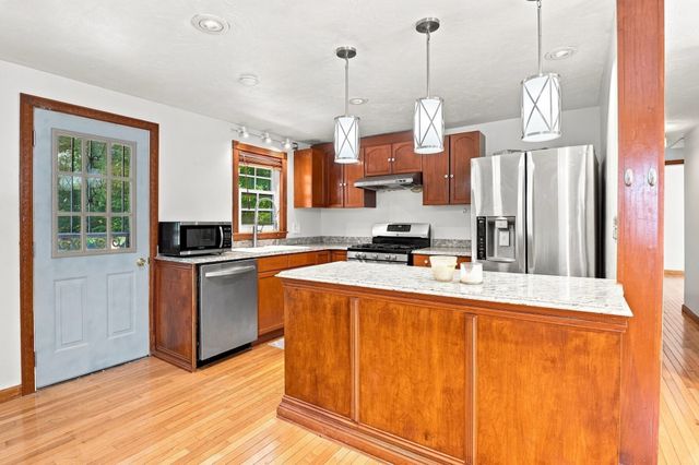 30 Parsons Hill Dr, Worcester, MA 01603