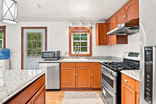 30 Parsons Hill Dr, Worcester, MA 01603