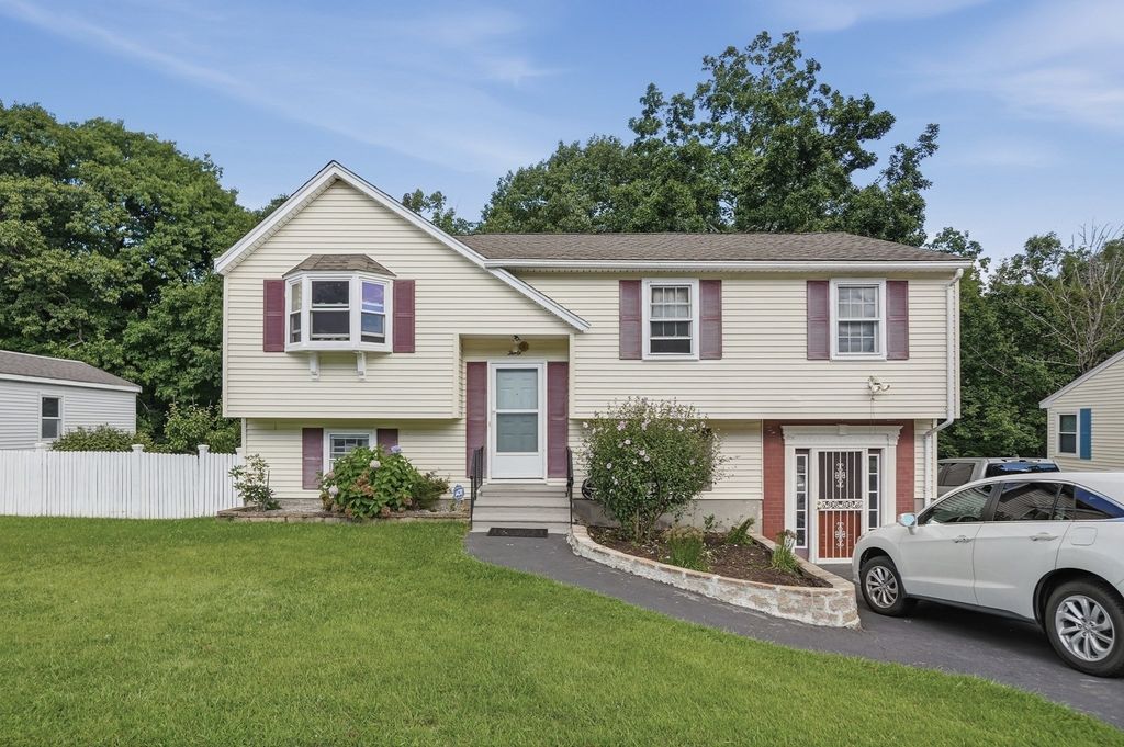 30 Parsons Hill Dr, Worcester, MA 01603