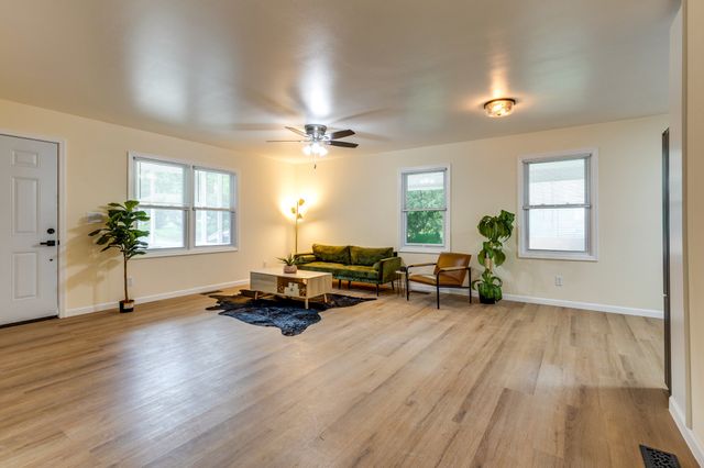 341 Valley View Dr, Pulaski, TN 38478