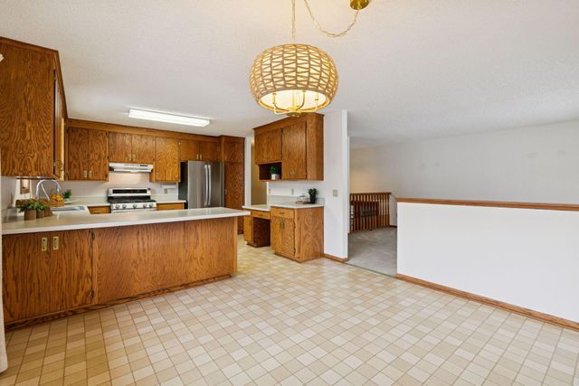 13725 Oakland Drive, Burnsville, MN 55337