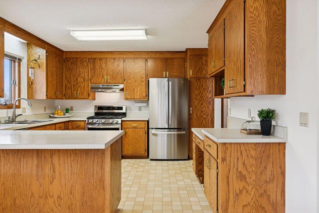 13725 Oakland Drive, Burnsville, MN 55337