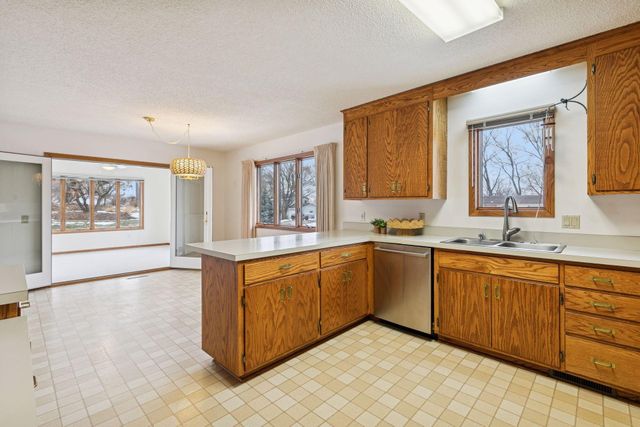 13725 Oakland Drive, Burnsville, MN 55337