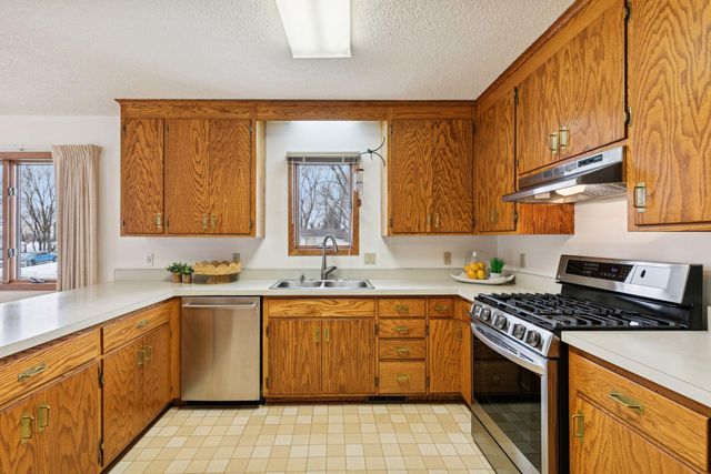 13725 Oakland Drive, Burnsville, MN 55337