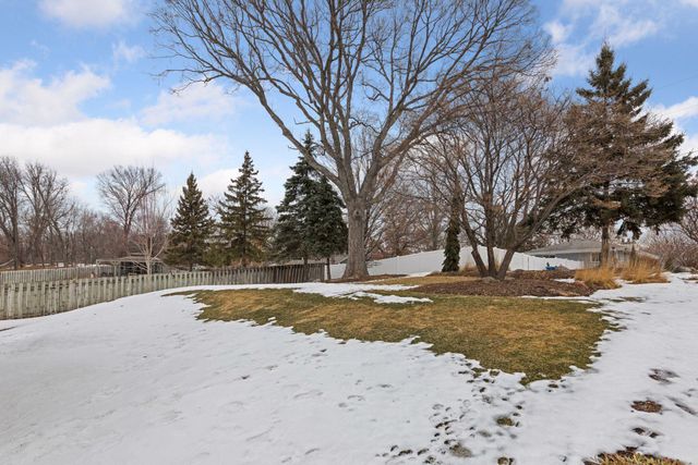 13725 Oakland Drive, Burnsville, MN 55337