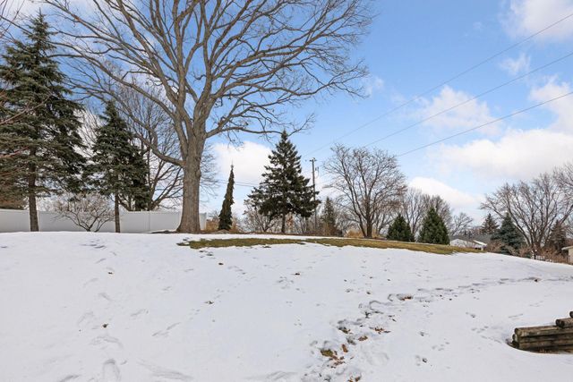 13725 Oakland Drive, Burnsville, MN 55337