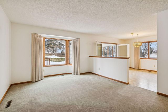 13725 Oakland Drive, Burnsville, MN 55337