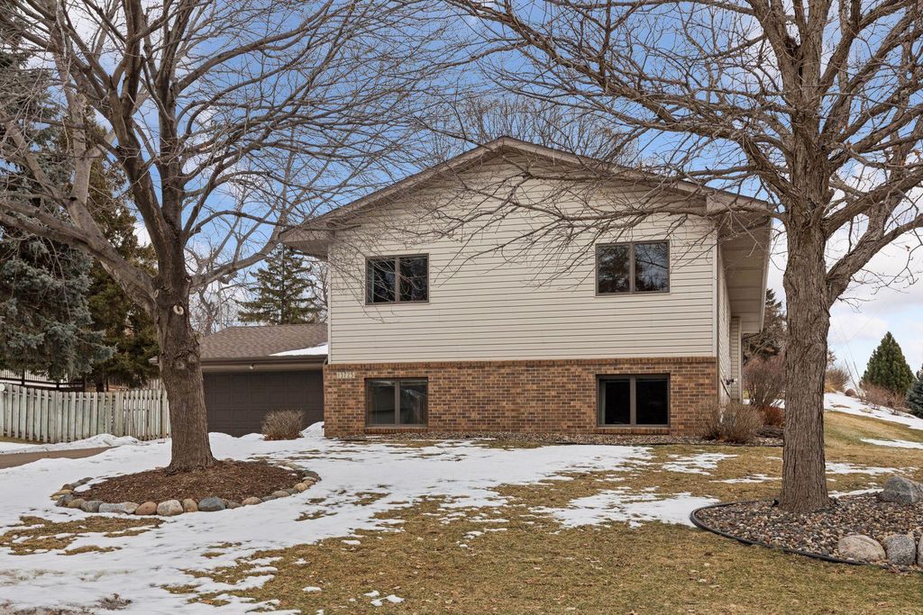 13725 Oakland Drive, Burnsville, MN 55337
