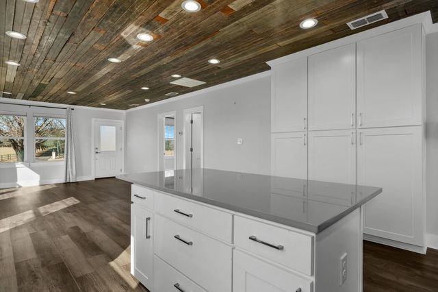 3104 Poplar, Marshall, TX 75672