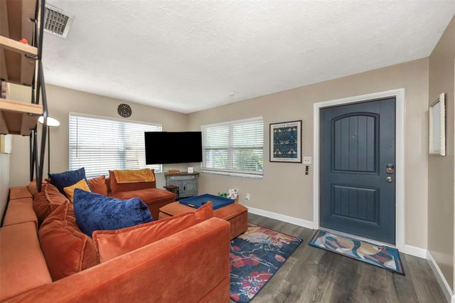 4502 W PEARL AVENUE, Tampa, FL 33611