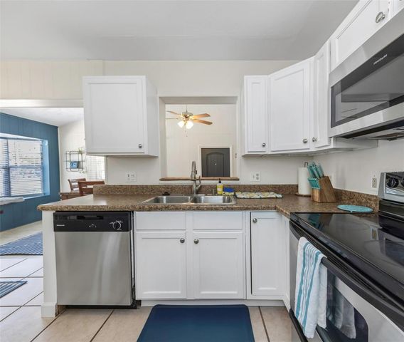 4502 W PEARL AVENUE, Tampa, FL 33611