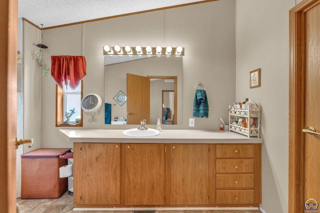 337 SE 46th ST, Topeka, KS 66609
