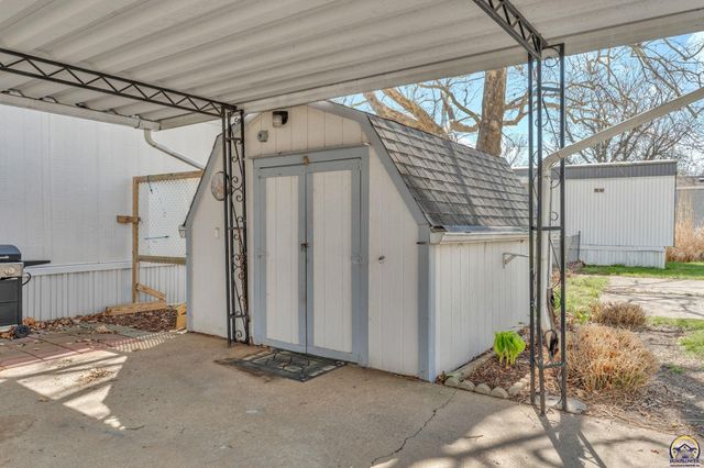337 SE 46th ST, Topeka, KS 66609