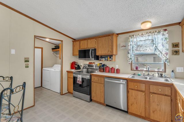 337 SE 46th ST, Topeka, KS 66609
