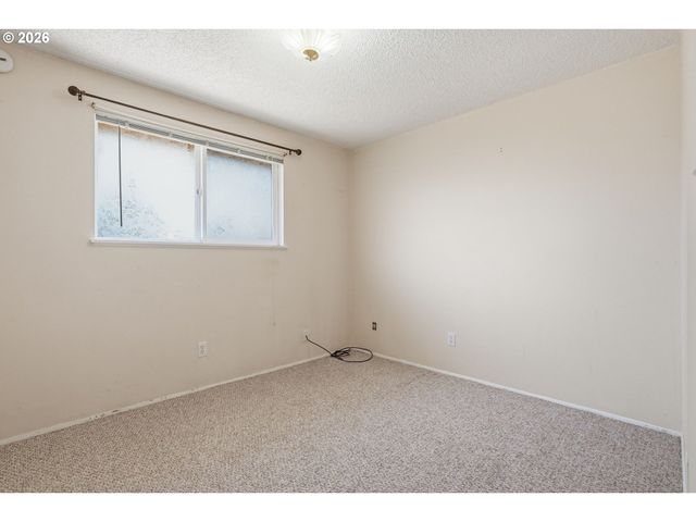 5229 F St, Springfield, OR 97478