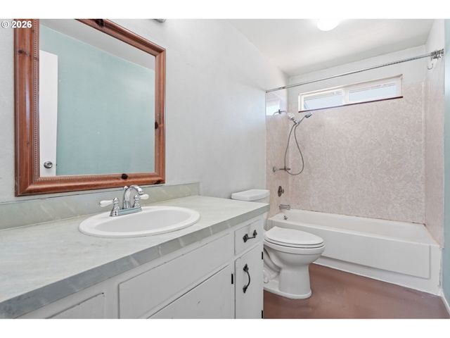 5229 F St, Springfield, OR 97478