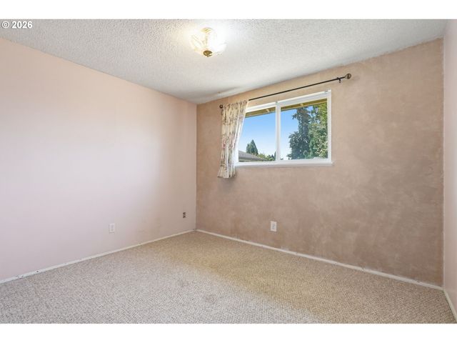 5229 F St, Springfield, OR 97478