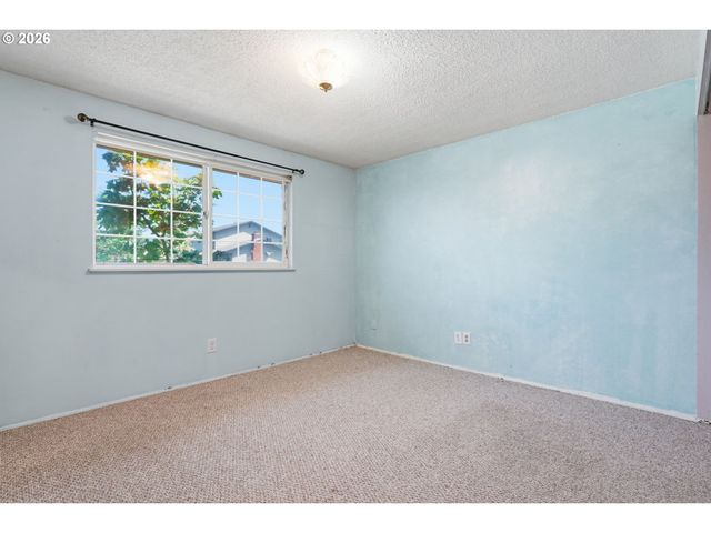 5229 F St, Springfield, OR 97478