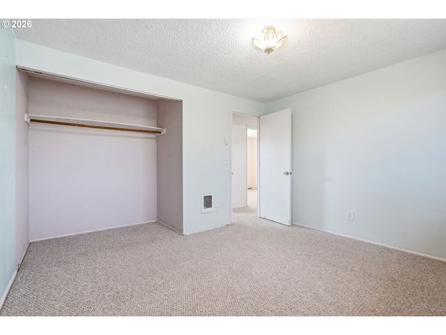 5229 F St, Springfield, OR 97478