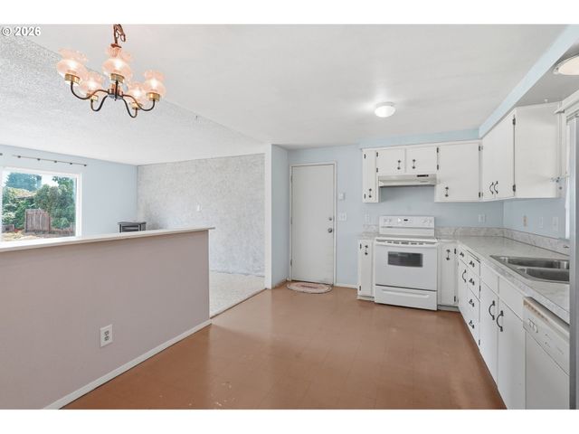 5229 F St, Springfield, OR 97478