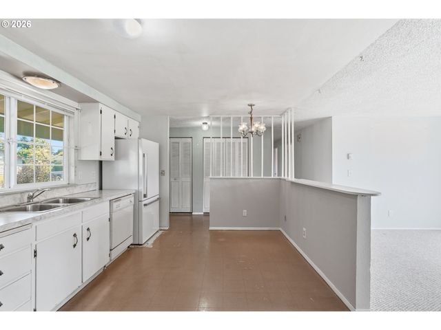 5229 F St, Springfield, OR 97478