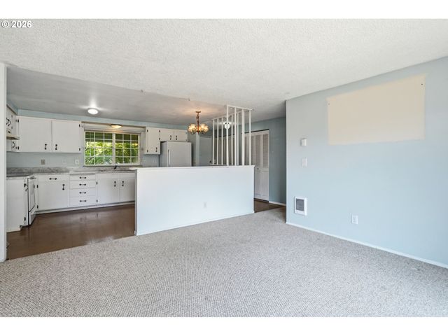 5229 F St, Springfield, OR 97478