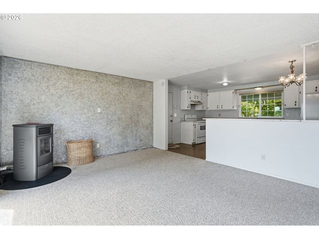 5229 F St, Springfield, OR 97478