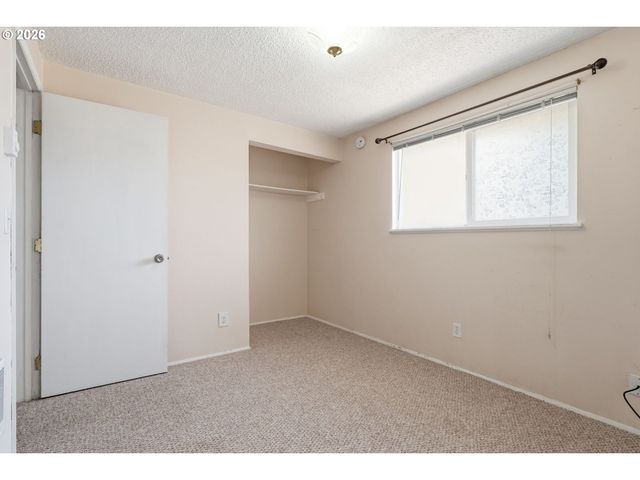 5229 F St, Springfield, OR 97478