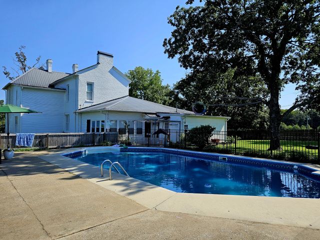 1208 Washington St, W, Fayetteville, TN 37334