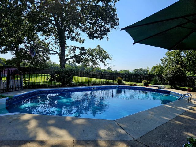1208 Washington St, W, Fayetteville, TN 37334