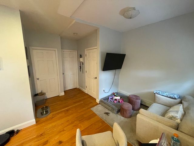 176 W. Sixth St. 3, Boston, MA 02127
